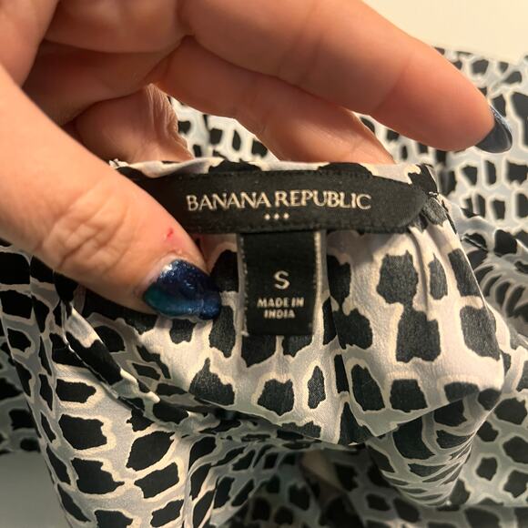 Banana Republic All Over Print Sleeveless Keyhole Blouse Top Size Small - Picture 3 of 7